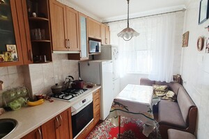 Продається 2-кімнатна квартира 46 кв. м у Сумах, вул. Атаманюка Романа