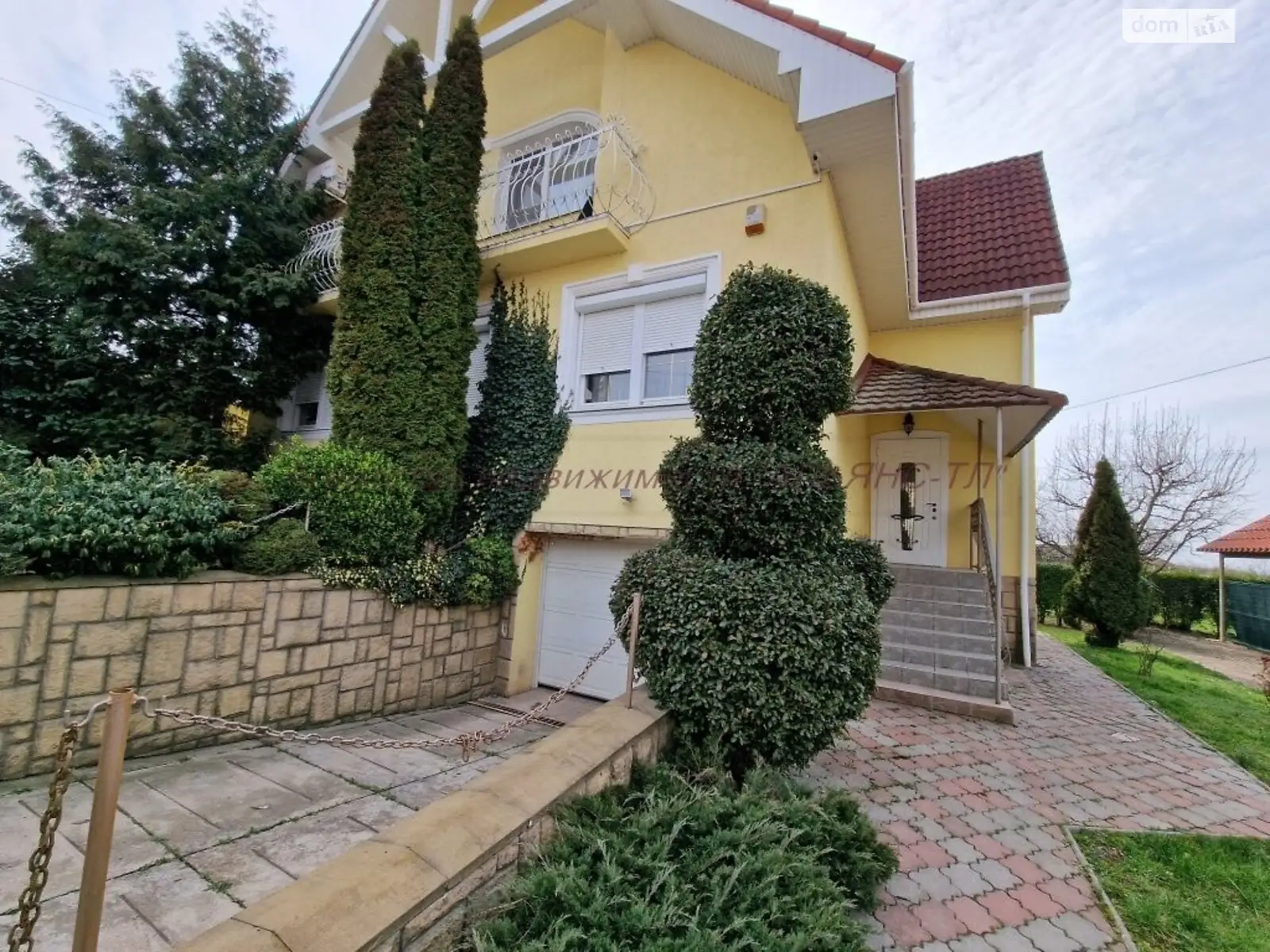 Продается дом на 2 этажа 222 кв. м с камином, цена: 220000 $ - фото 1