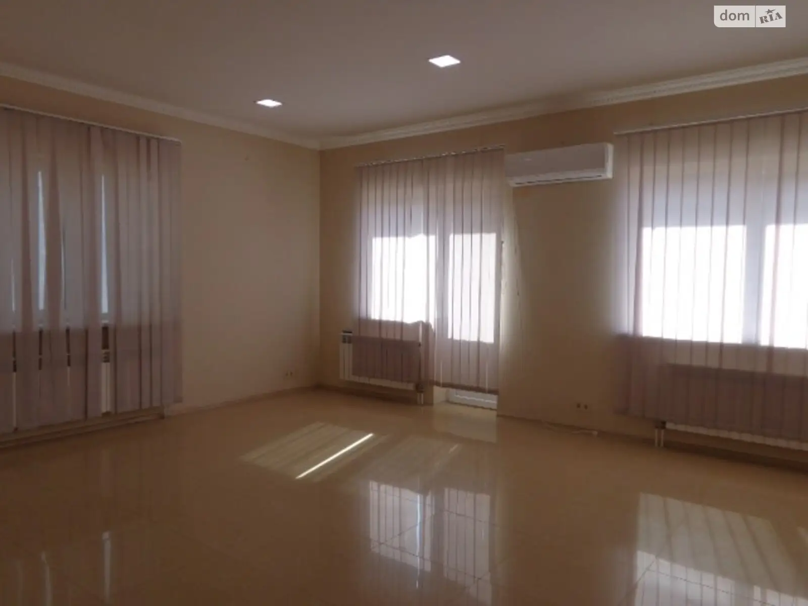 Продається офіс 200.3 кв. м в бізнес-центрі, цена: 180000 $ - фото 1