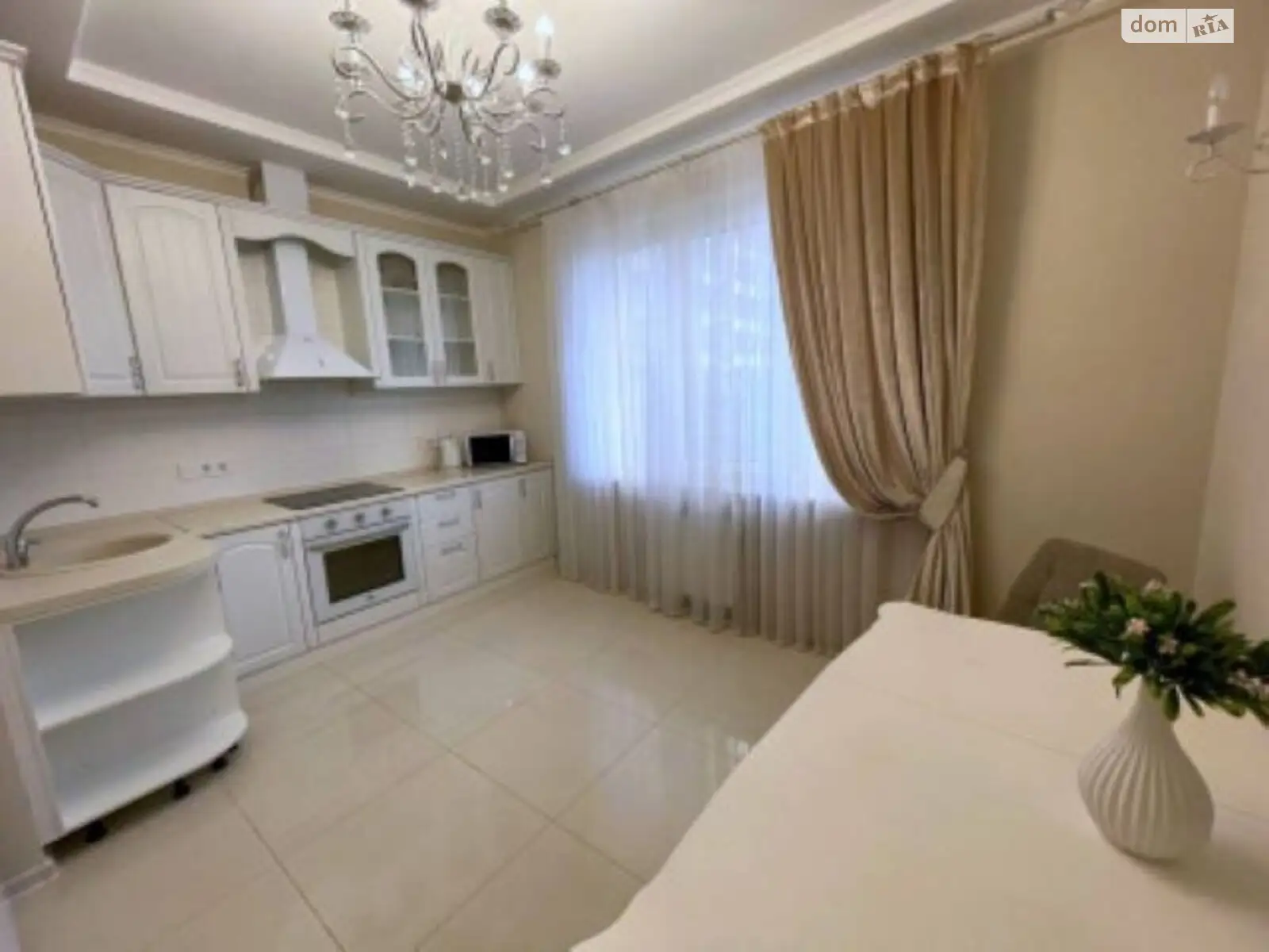 Продается 1-комнатная квартира 47.6 кв. м в Одессе, ул. Каманина, 16А