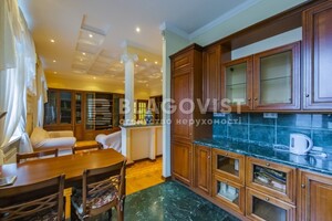 Продается 2-комнатная квартира 104 кв. м в Киеве, ул. Михаила Коцюбинского