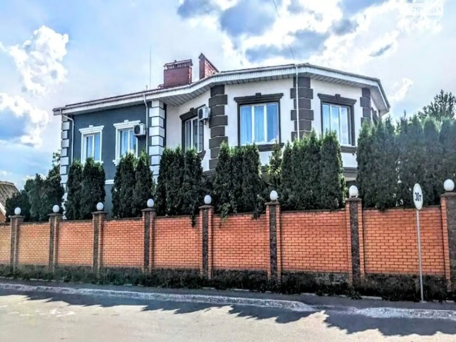 Сдается в аренду одноэтажный дом с балконом, цена: 17000 грн
