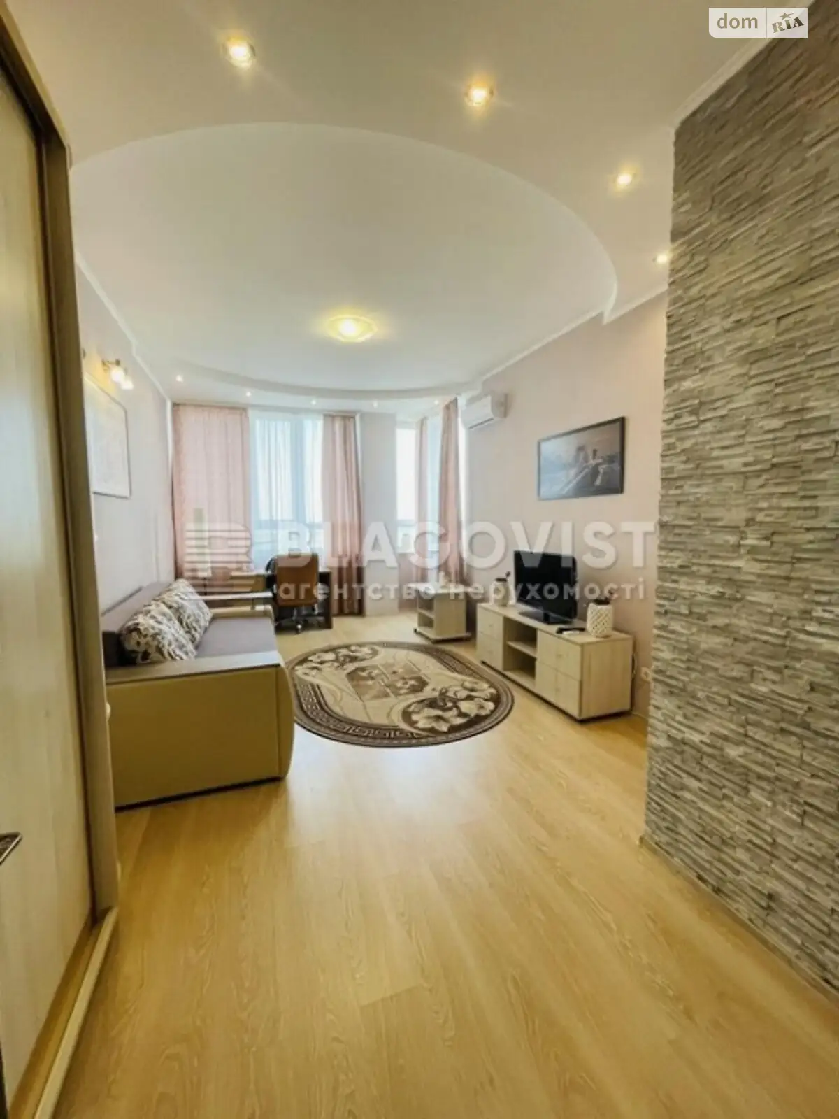 Продается 1-комнатная квартира 42 кв. м в Киеве, ул. Степана Руданского, 3 - фото 1