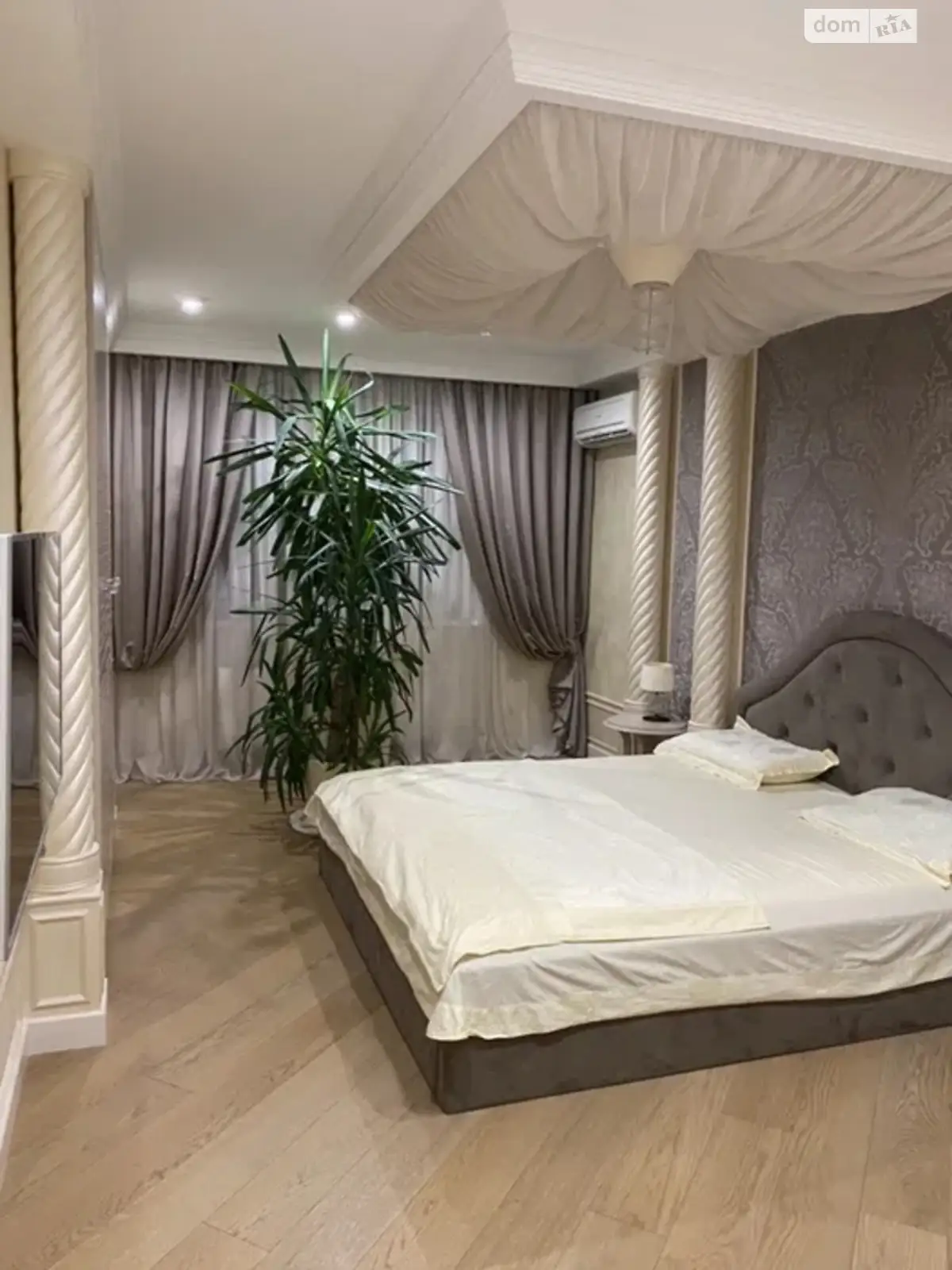 Продается 3-комнатная квартира 107 кв. м в Киеве, ул. Александра Мишуги, 12 - фото 1