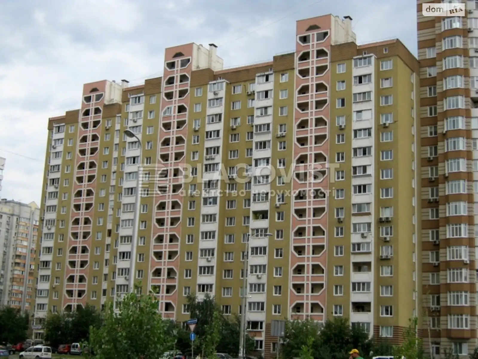 Продается 3-комнатная квартира 84 кв. м в Киеве, ул. Анны Ахматовой, 37