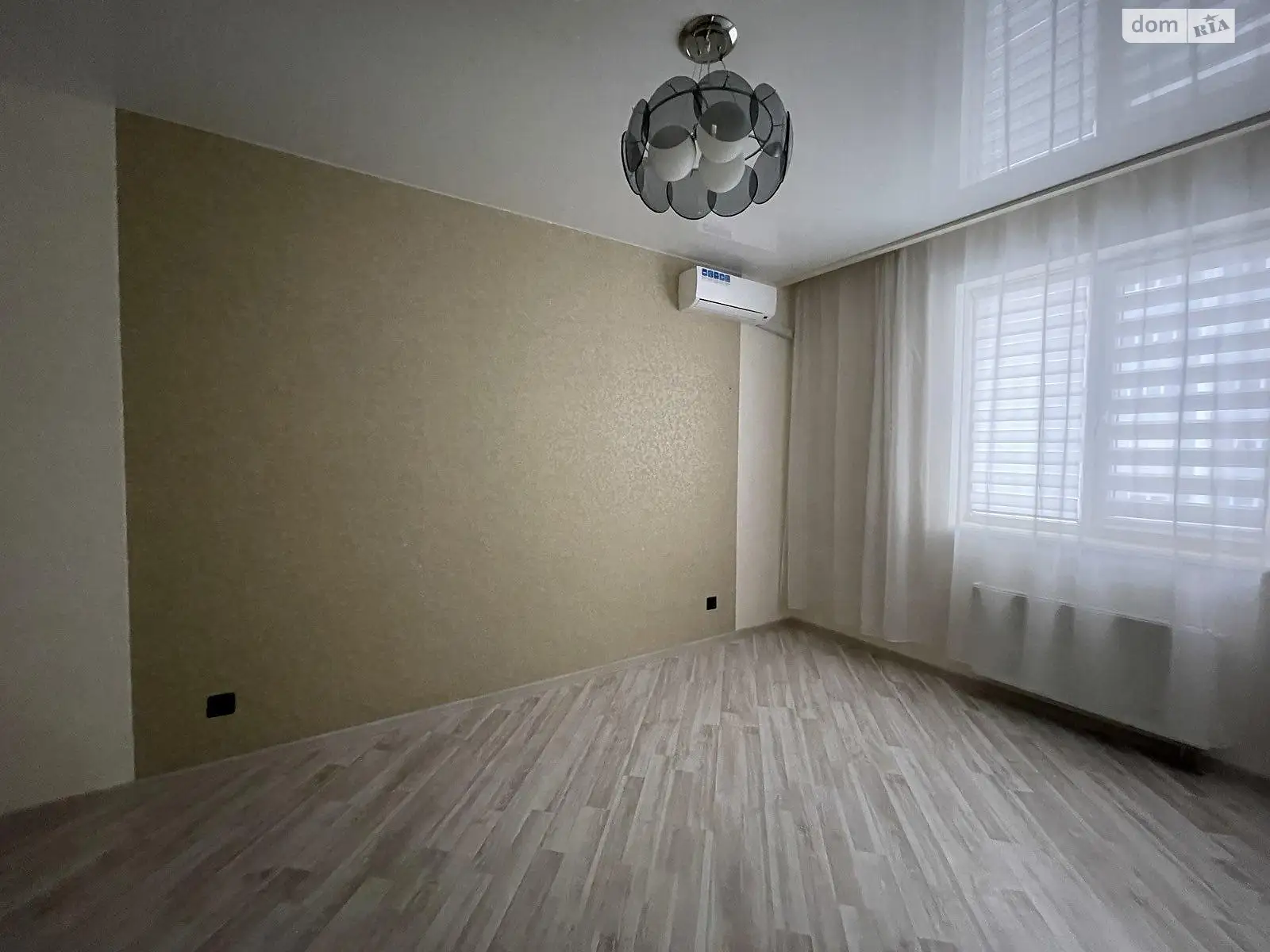 Продается 1-комнатная квартира 38 кв. м в Харькове, ул. Домостроительная, 13