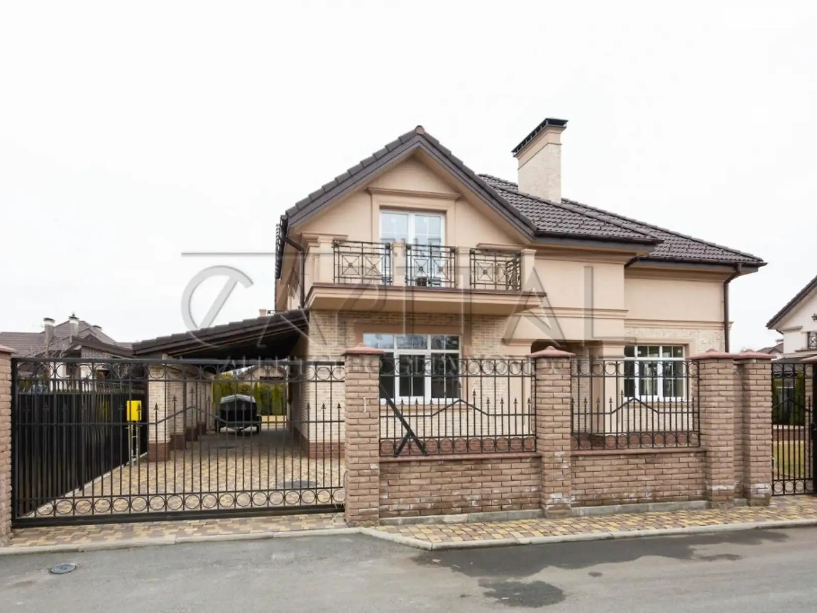 Продается дом на 2 этажа 246 кв. м с бассейном, цена: 290000 $ - фото 1