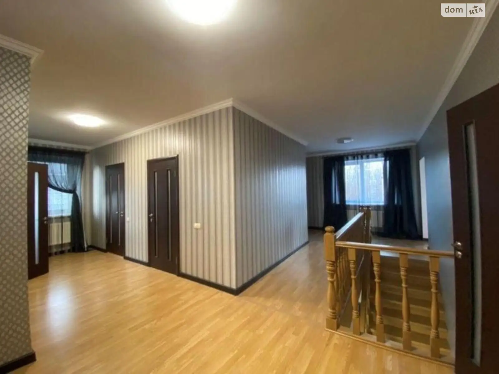 Сдается в аренду дом на 2 этажа 260 кв. м с камином, цена: 2000 $ - фото 1