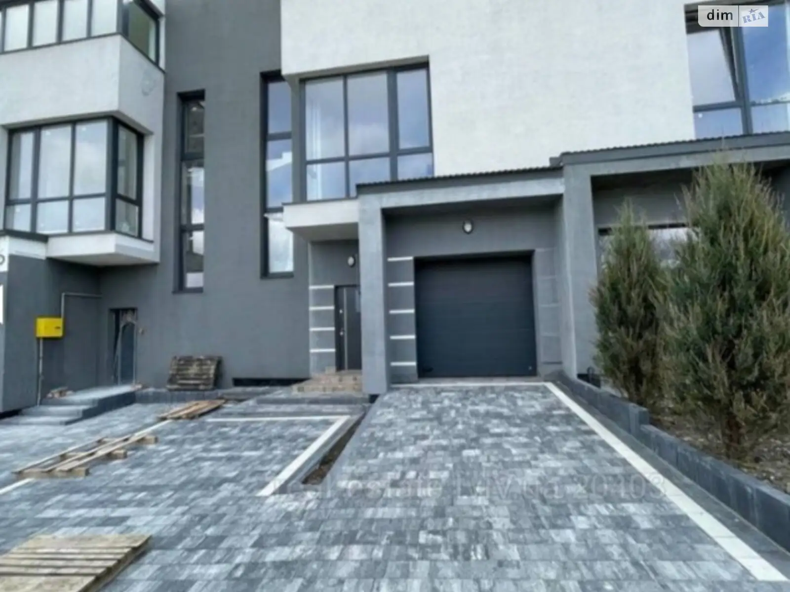 Продается дом на 3 этажа 220.6 кв. м с гаражом, цена: 190000 $ - фото 1