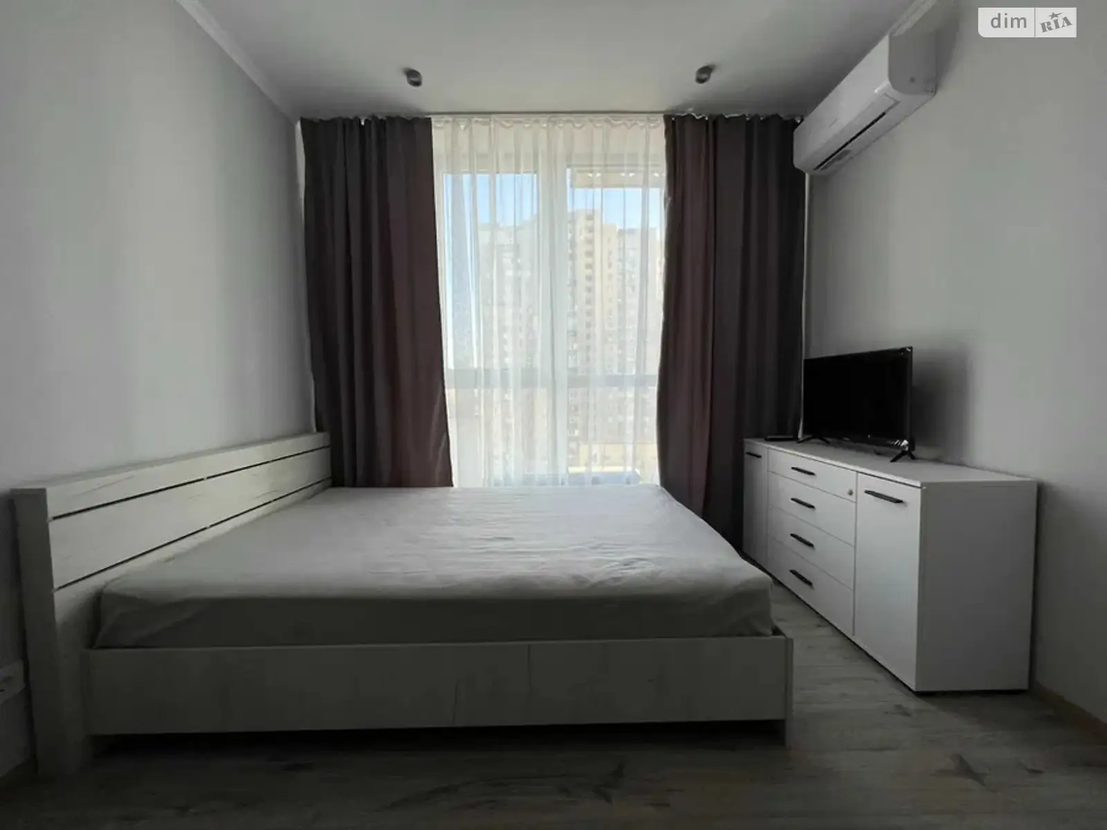 Продается 2-комнатная квартира 42 кв. м в Киеве, ул. Ревуцкого, 40