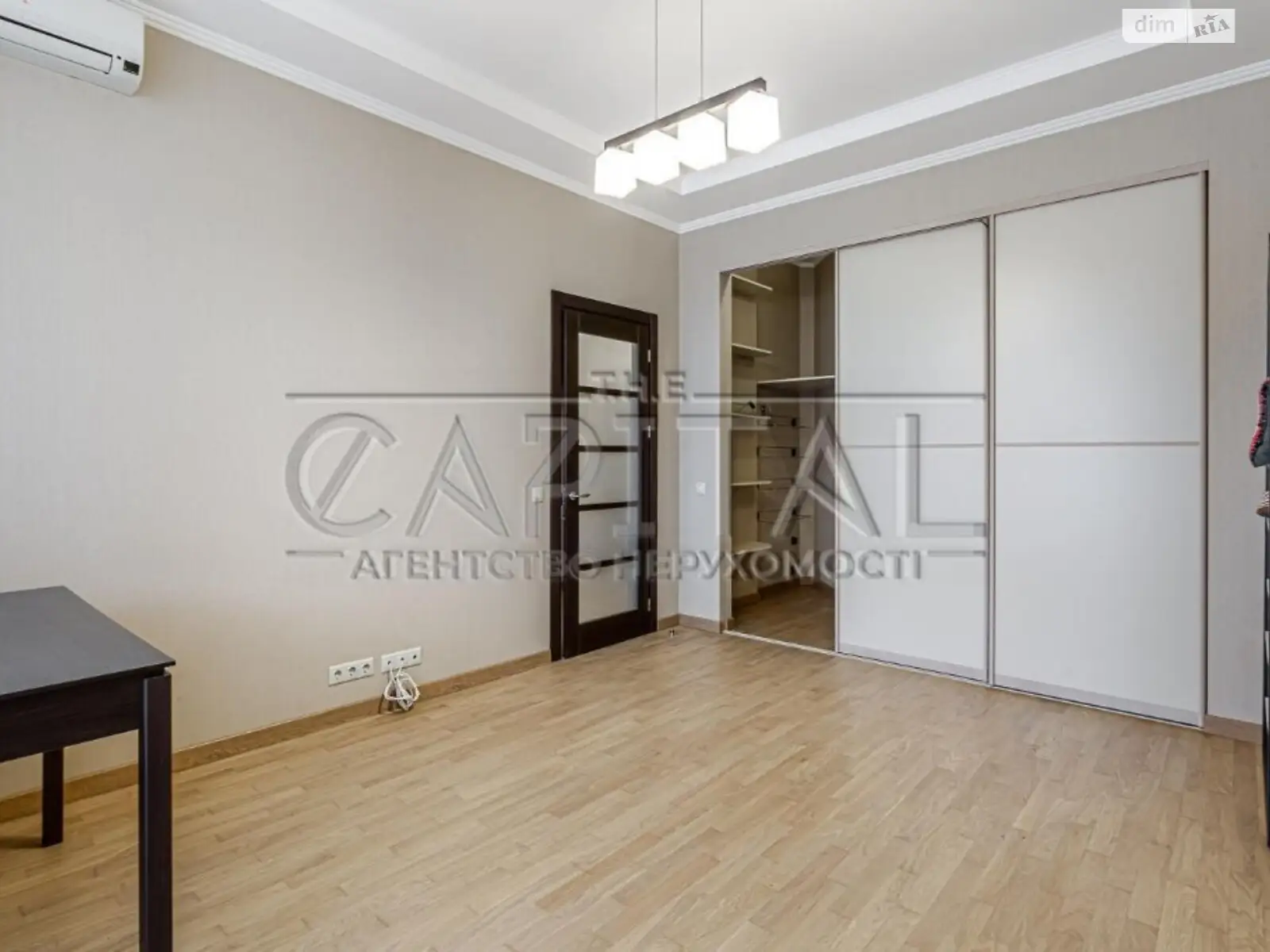 Продается 1-комнатная квартира 182 кв. м в Киеве, бул. Леси Украинки, 7А - фото 1
