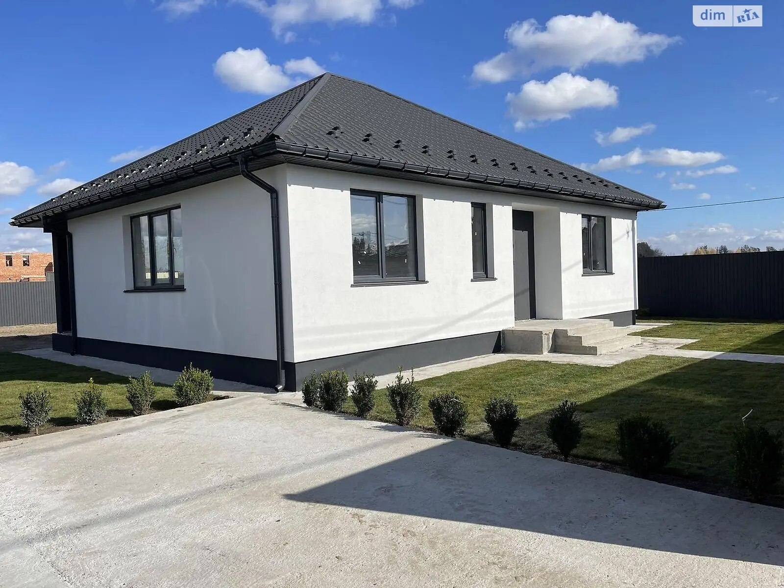 Продається одноповерховий будинок 100 кв. м з гаражем, цена: 104000 $ - фото 1