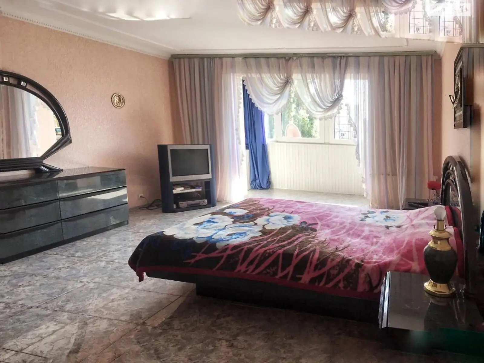 Продається 3-кімнатна квартира 116 кв. м у Одесі, вул. Академіка Корольова - фото 1