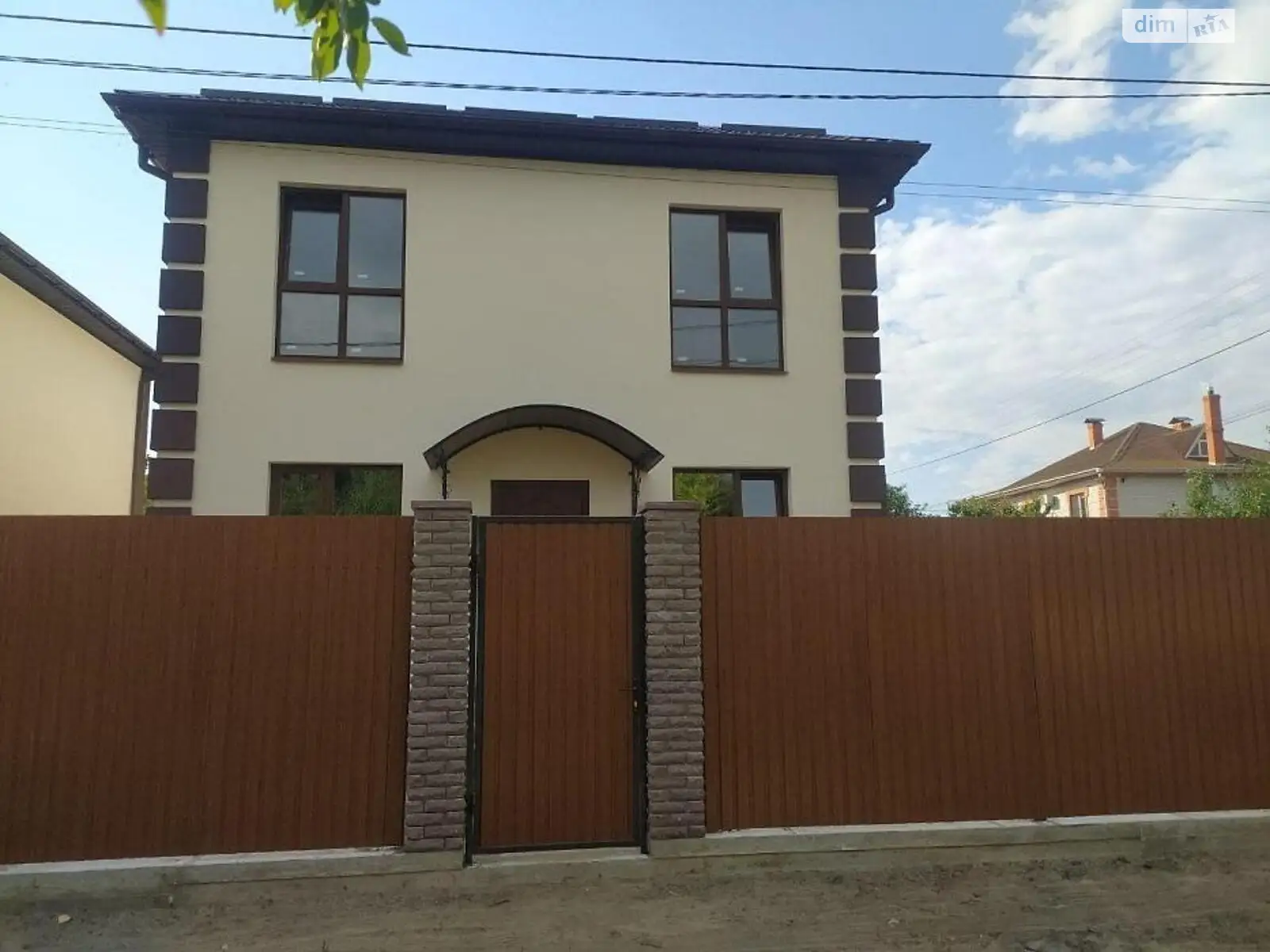 Продается дом на 2 этажа 150 кв. м с камином, цена: 86000 $ - фото 1