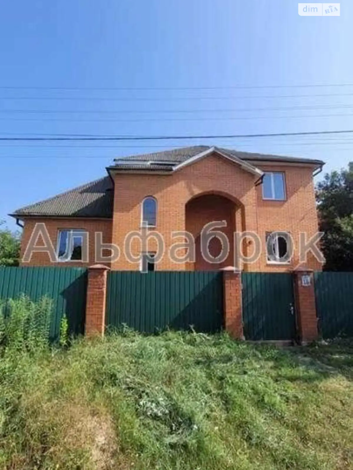 Продается дом на 2 этажа 350 кв. м с участком, цена: 125000 €