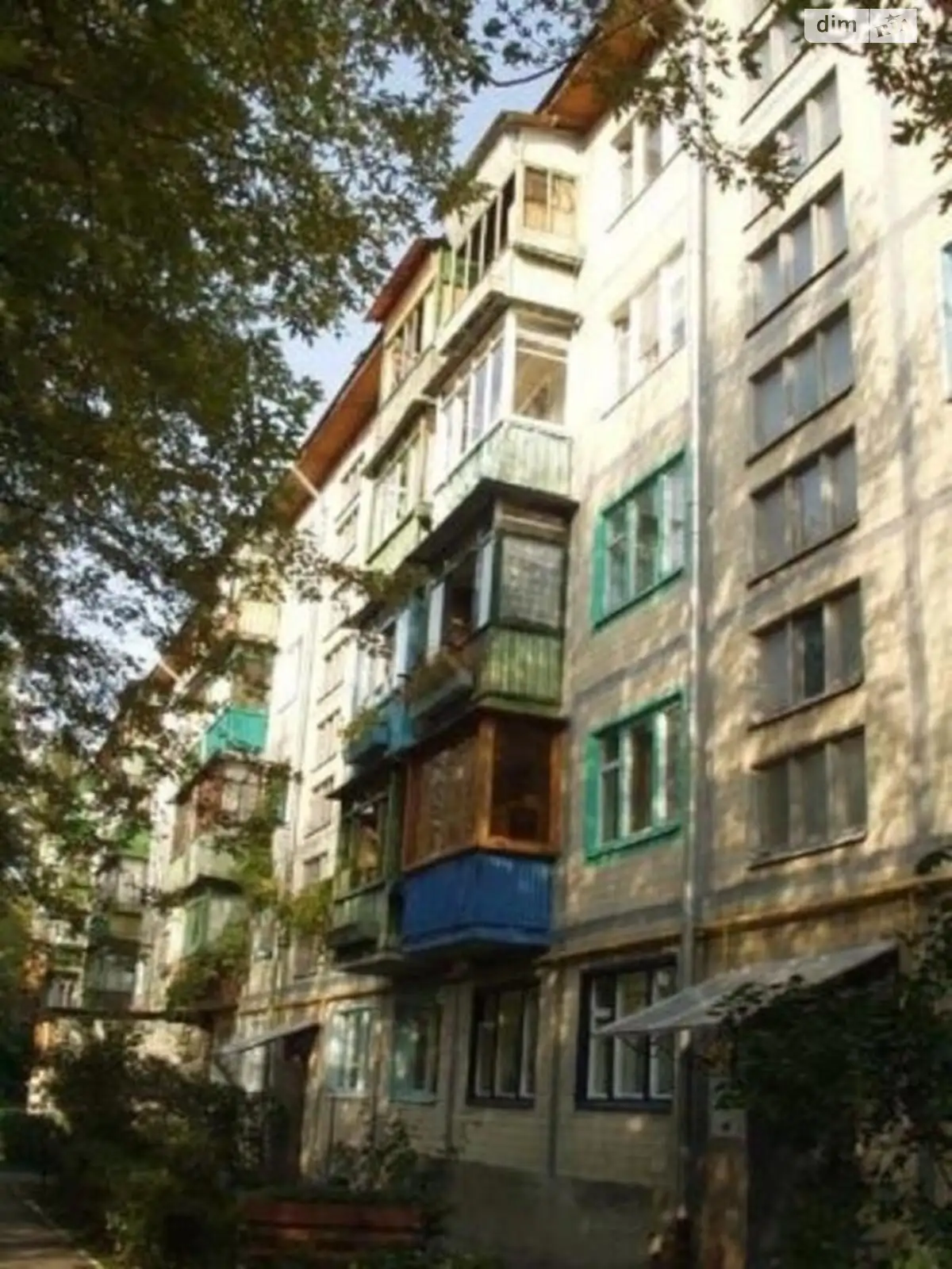 Продается 2-комнатная квартира 45 кв. м в Киеве, ул. Салютная, 25