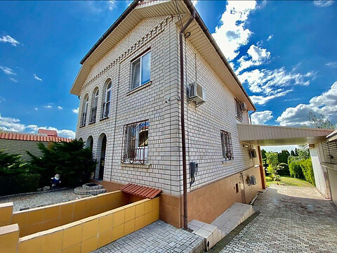 Продається будинок 2 поверховий 250 кв. м з гаражем, цена: 160000 $