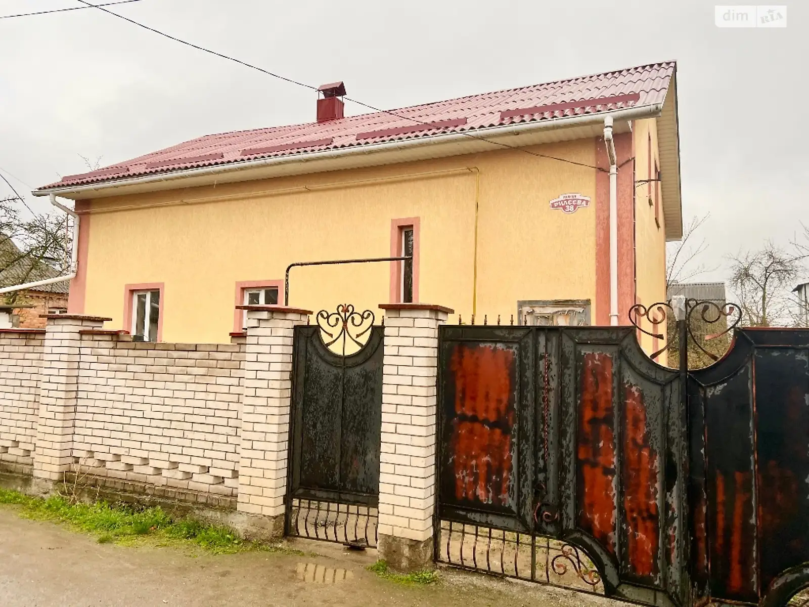 Продається будинок 2 поверховий 242 кв. м з каміном, цена: 75000 $