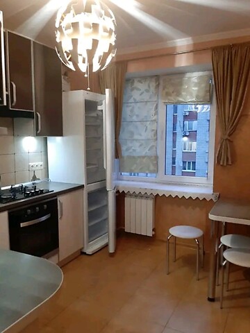 Сдается в аренду 1-комнатная квартира 40 кв. м в Львове, ул. Владимира Великого
