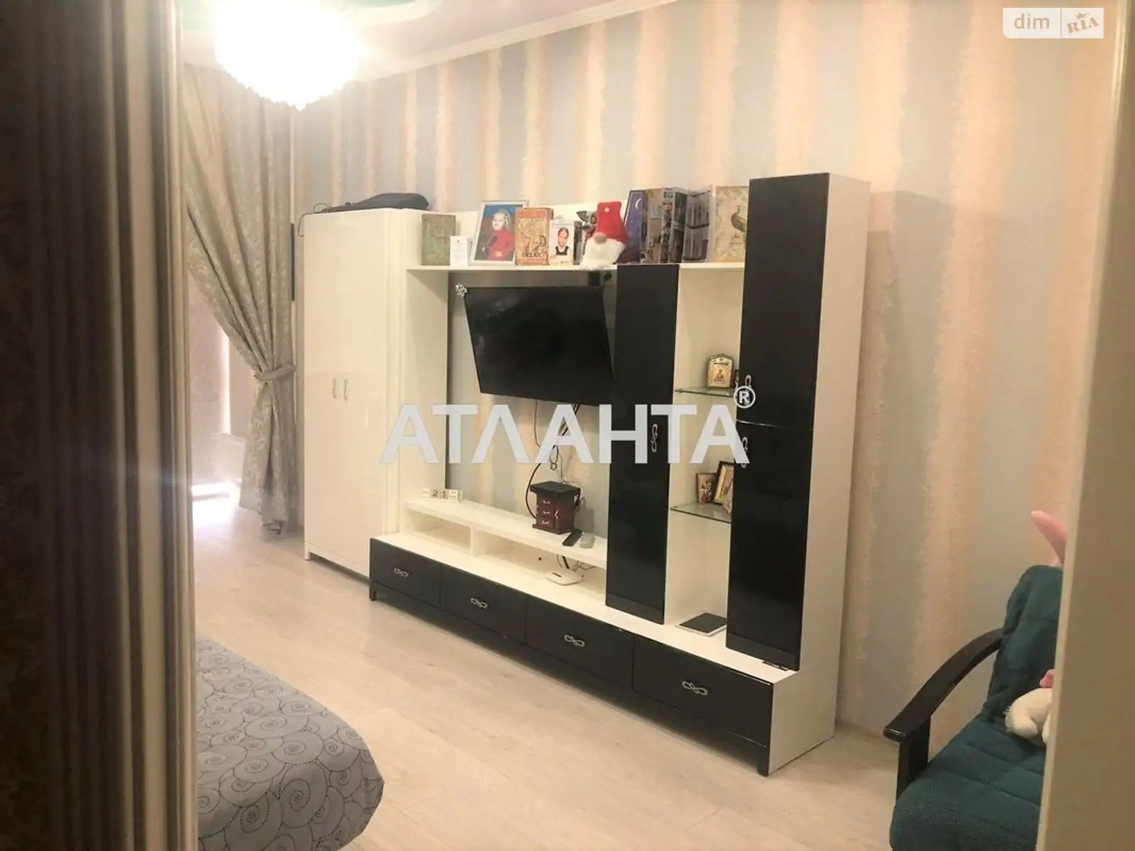 Продается 1-комнатная квартира 44.5 кв. м в Одессе, ул. Жемчужная, 3 - фото 1