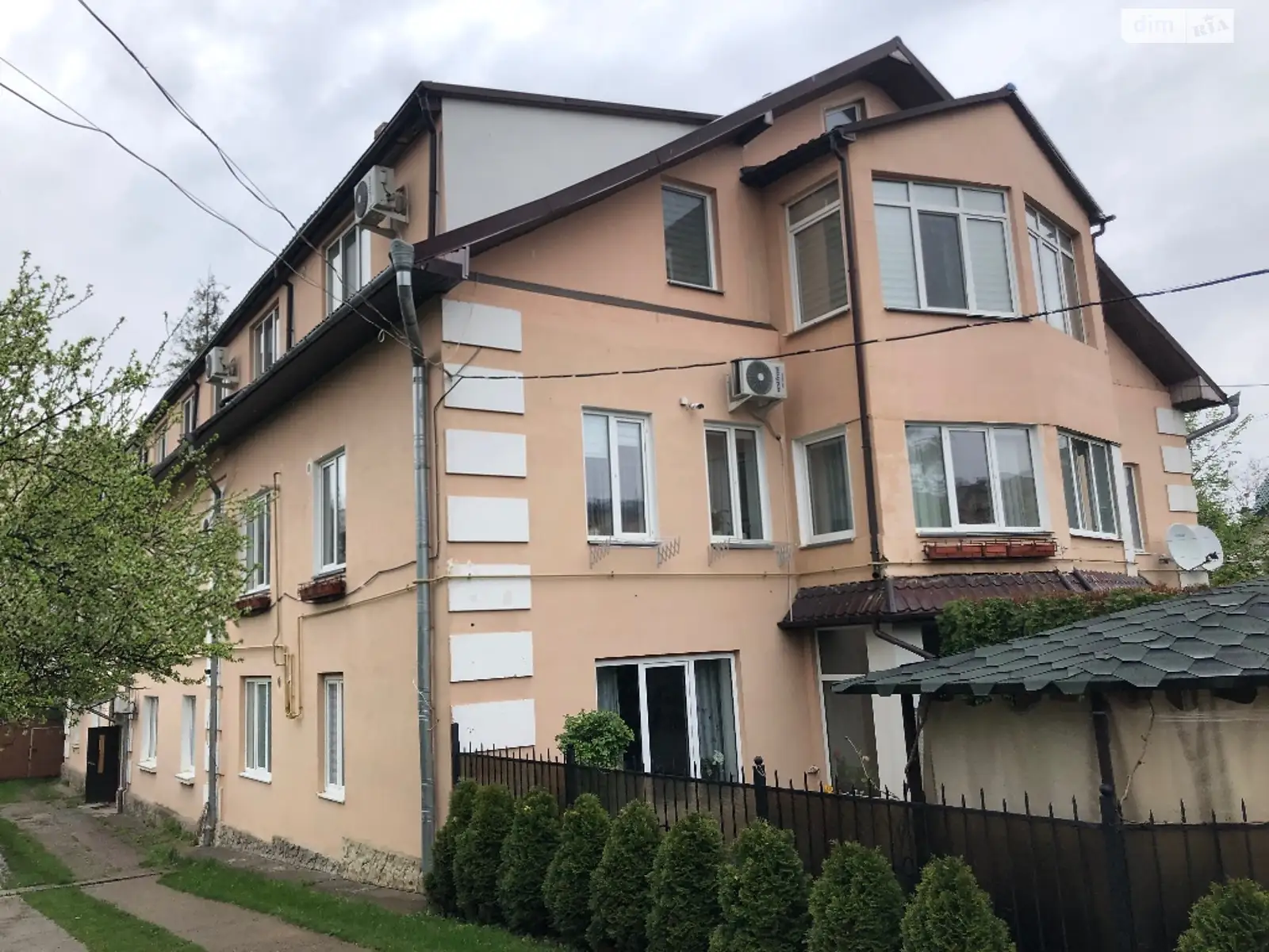 Продается 3-комнатная квартира 135 кв. м в Черновцах, ул. Корнея Толстюка(Достоевского Федора), 8А