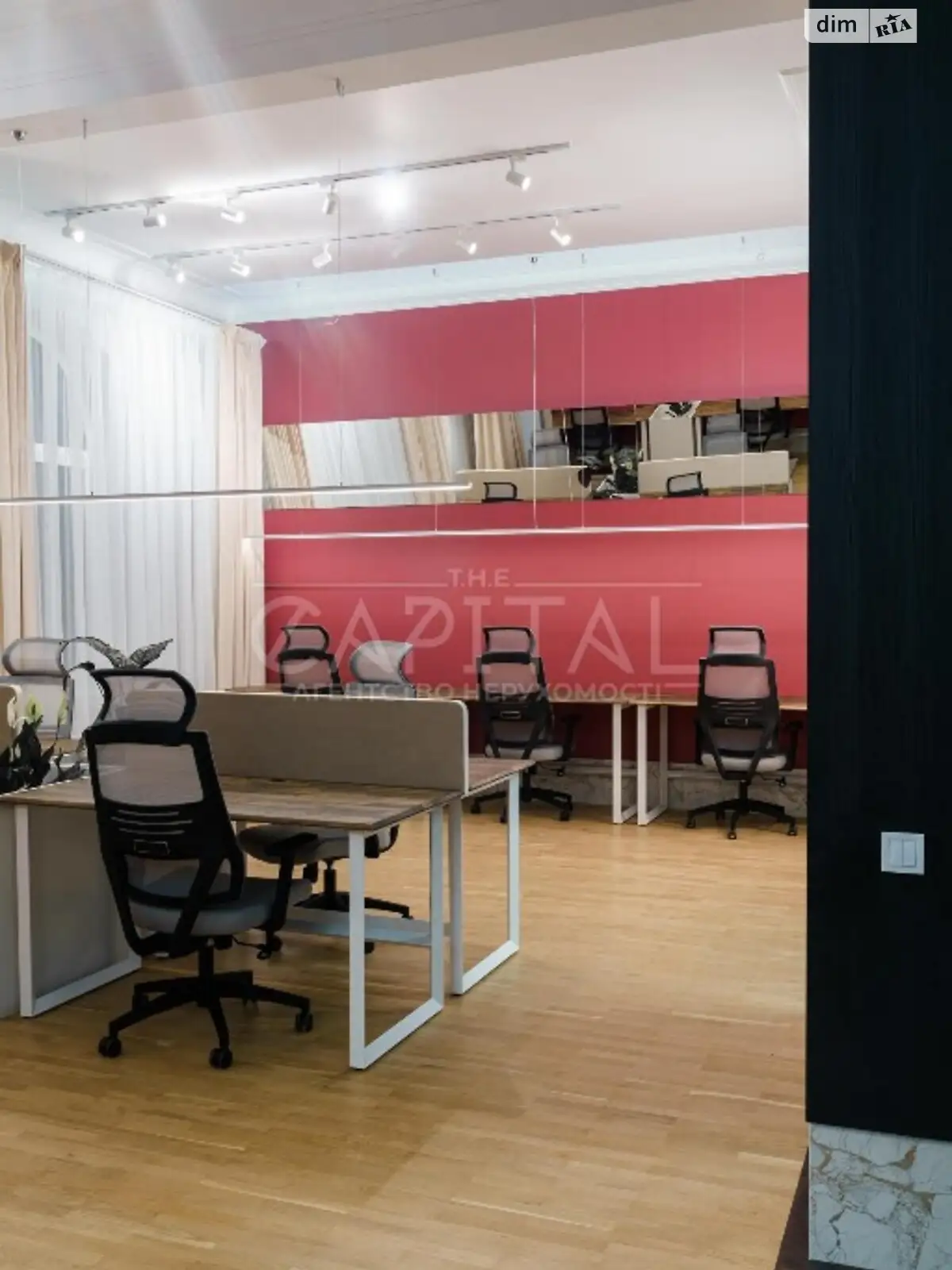 Продается офис 335 кв. м в бизнес-центре, цена: 1450000 $