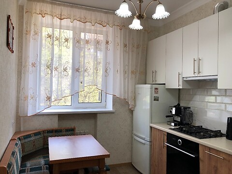Сдается в аренду 2-комнатная квартира 52 кв. м в Киеве, ул. Никольско-Ботаническая