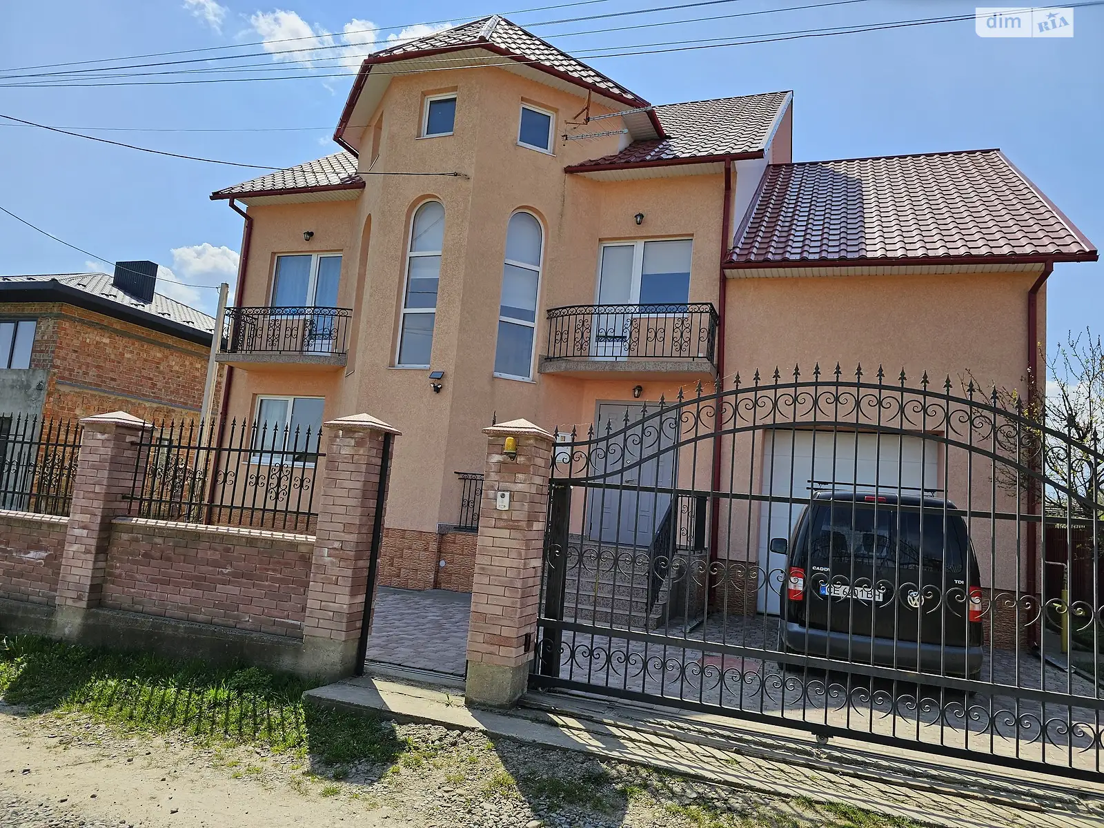 Продається будинок 2 поверховий 300 кв. м з гаражем, цена: 275000 $