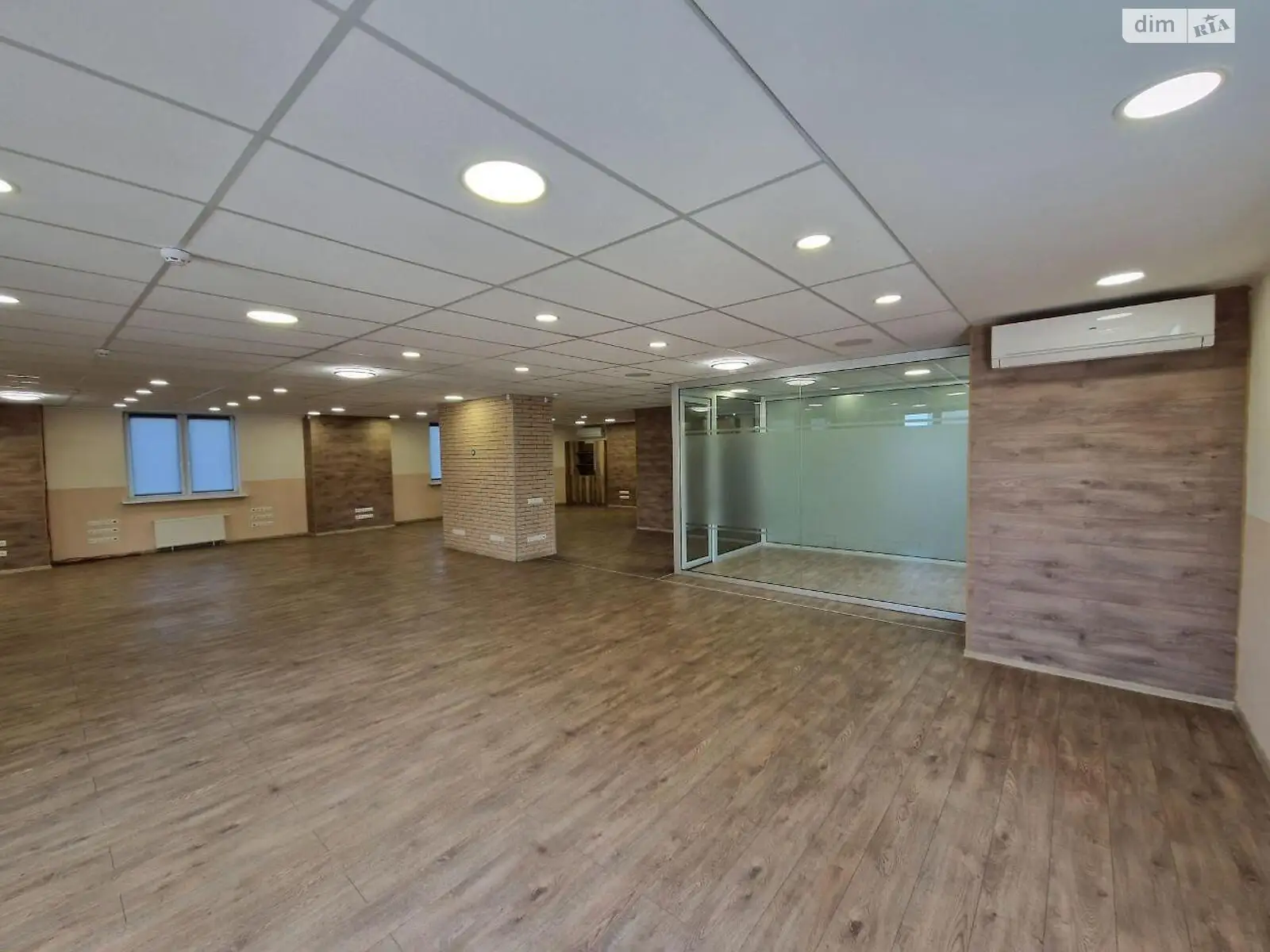 Сдается в аренду офис 580 кв. м в бизнес-центре, цена: 14450 $ - фото 1