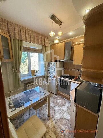 Продается 2-комнатная квартира 45 кв. м в Киеве, ул. Бастионная