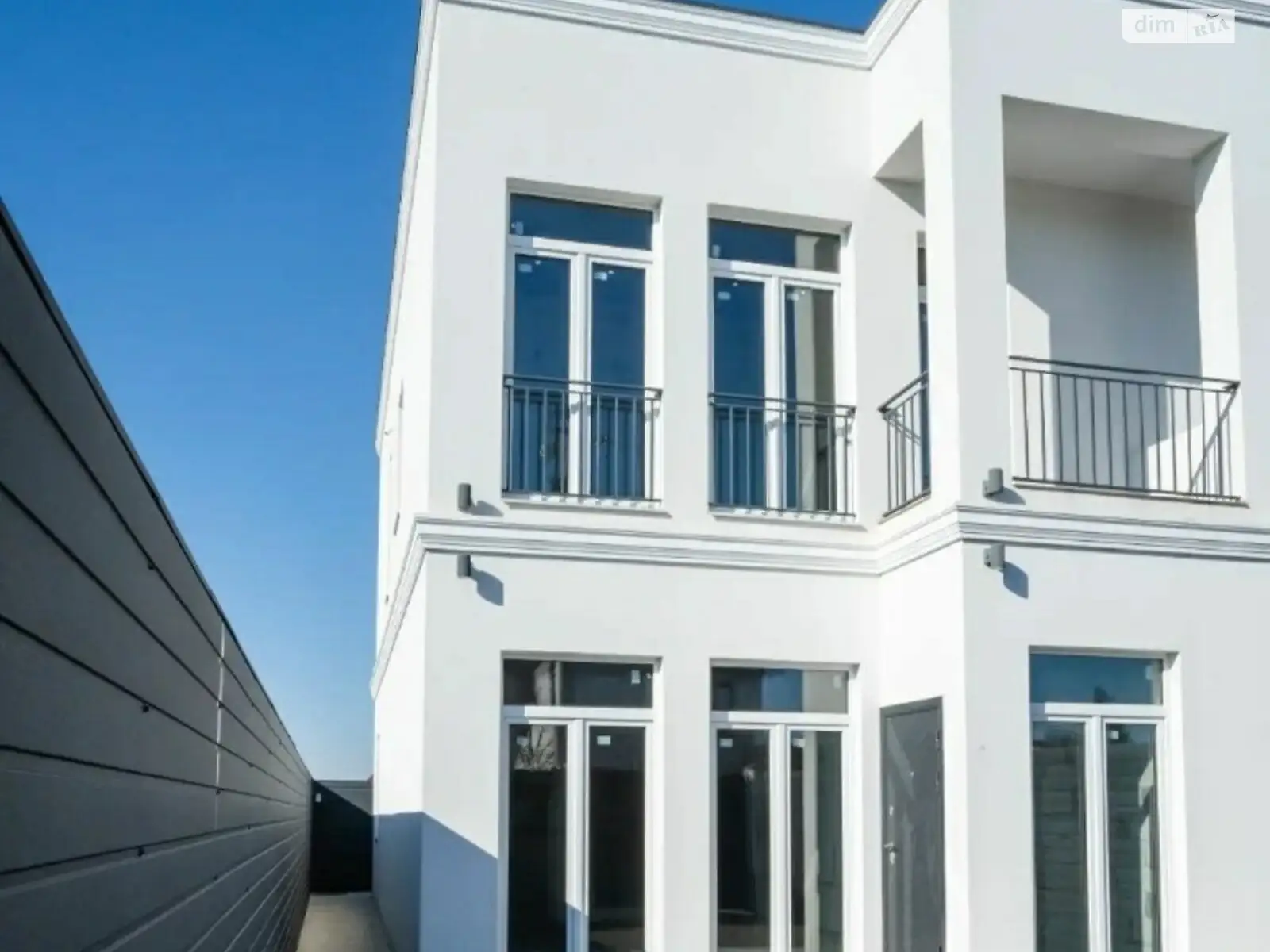 Продается дом на 2 этажа 110 кв. м с балконом, цена: 140000 $