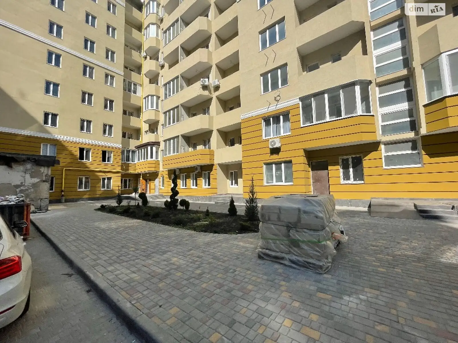 Продається 2-кімнатна квартира 56.5 кв. м у Одесі, вул. Сонячна