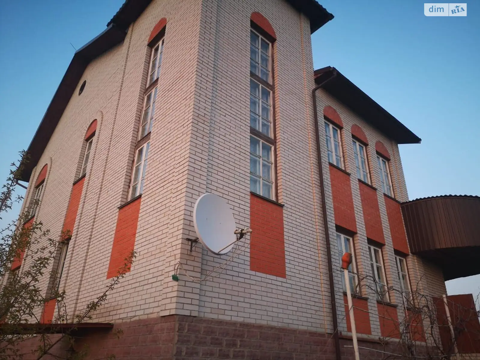 Продається будинок 2 поверховий 300 кв. м з бесідкою, цена: 180000 $ - фото 1