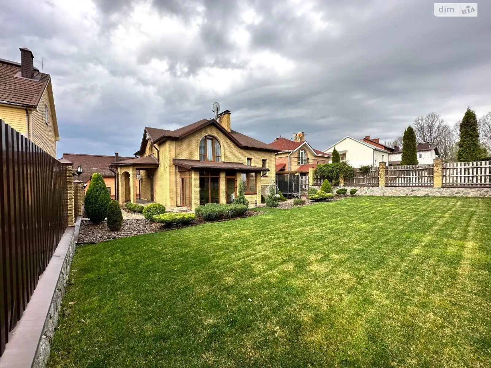 Продається будинок 3 поверховий 223.4 кв. м з бесідкою, цена: 257000 $ - фото 1