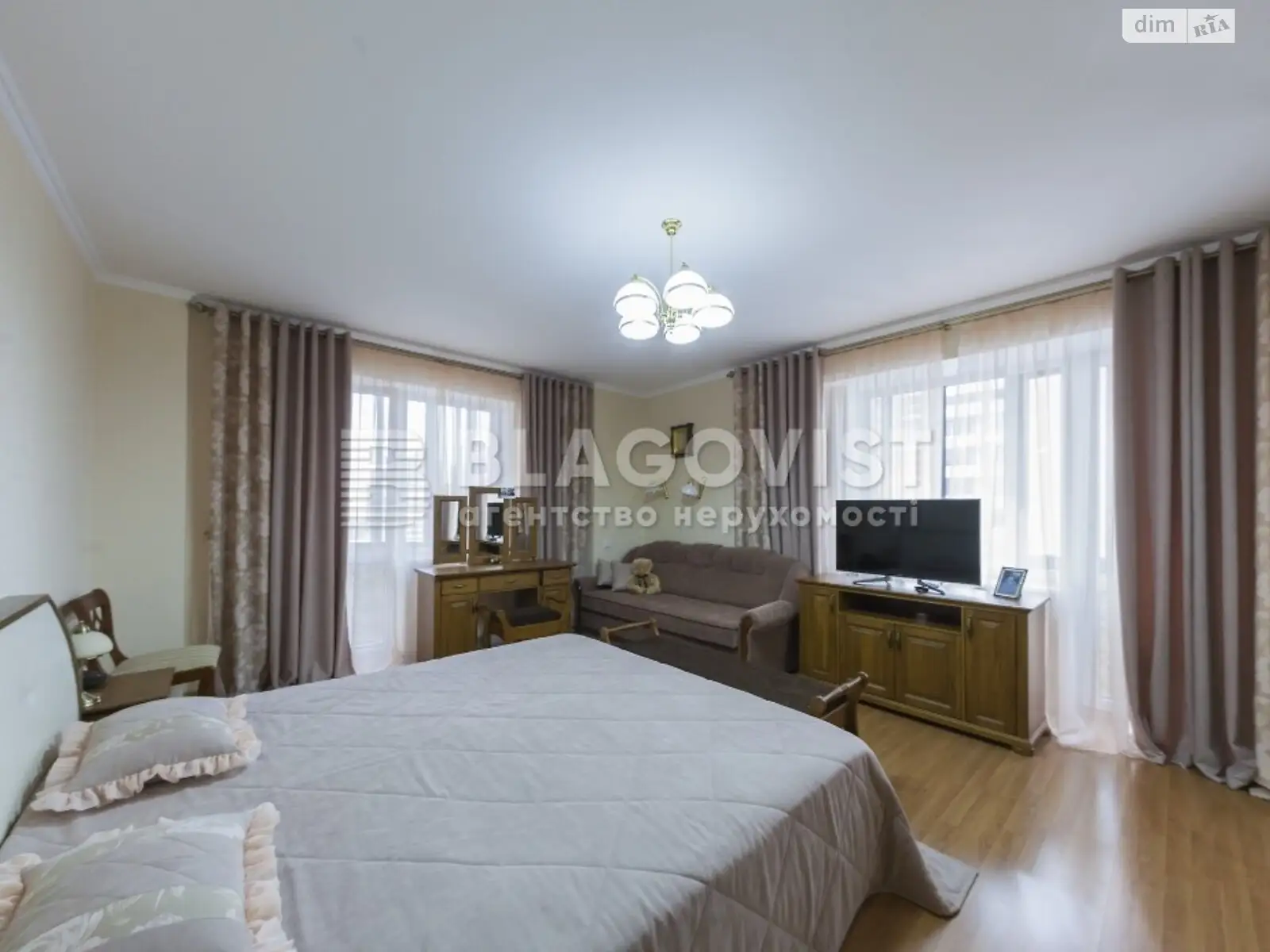 Продается 3-комнатная квартира 140 кв. м в Киеве, ул. Старонаводницкая, 4В - фото 1