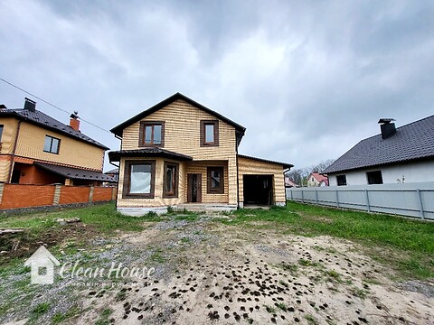 Продается дом на 2 этажа 160 кв. м с камином, цена: 115000 $