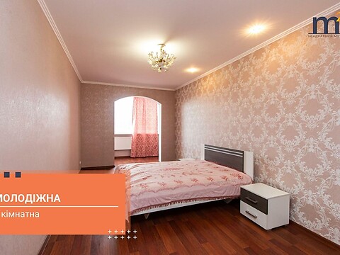 Продается 2-комнатная квартира 93 кв. м в Ивано-Франковске, ул. Молодежная