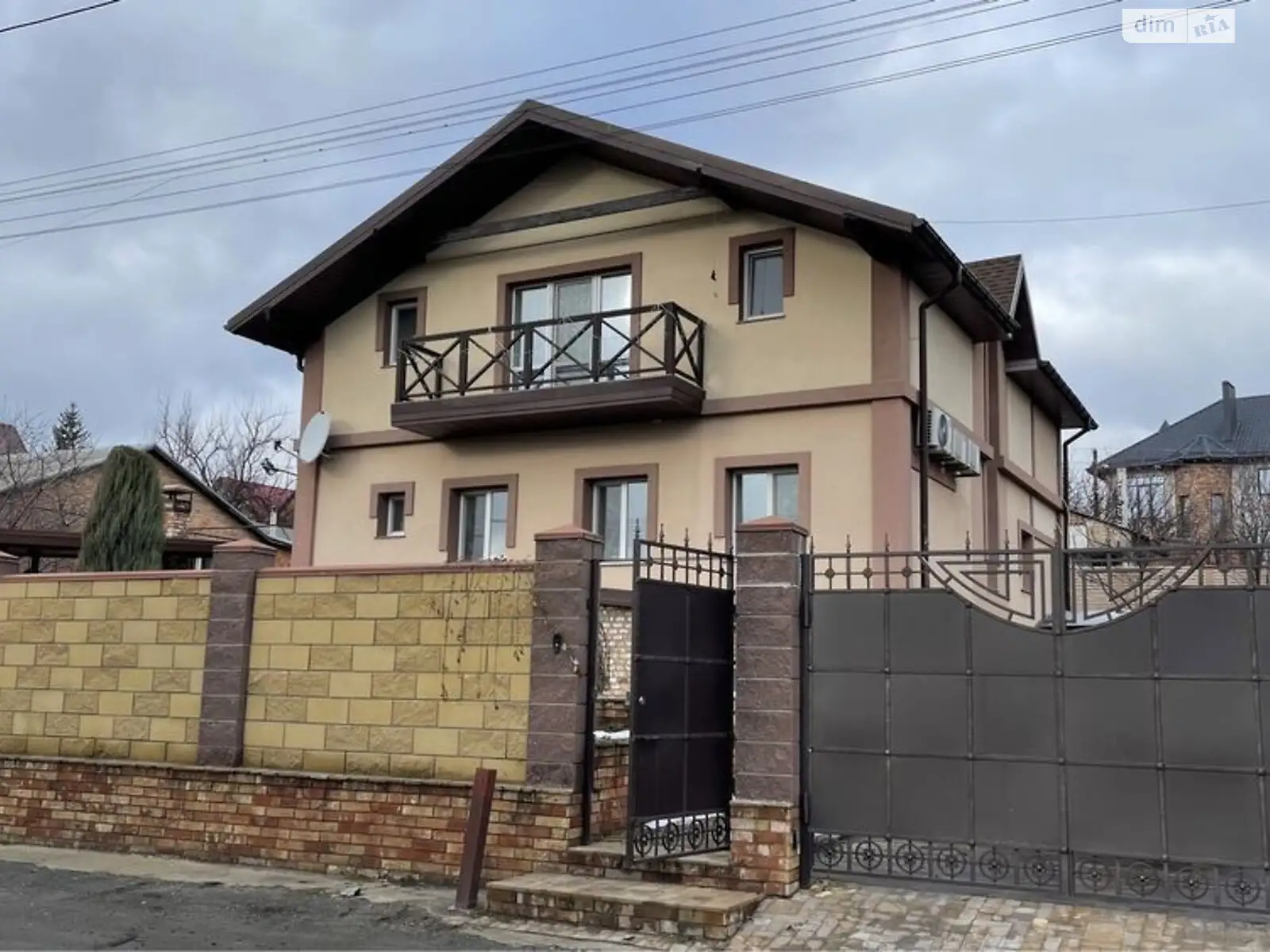 Продається будинок 2 поверховий 210 кв. м з каміном, цена: 219999 $