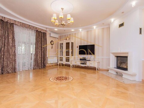 Продається 3-кімнатна квартира 163 кв. м у Броварах, вул. Ялинкова