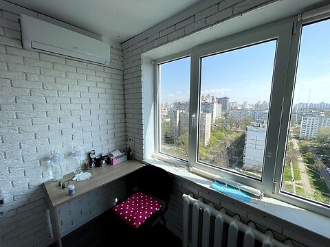 Продается 1-комнатная квартира 34.1 кв. м в Киеве, ул. Левка Лукьяненко