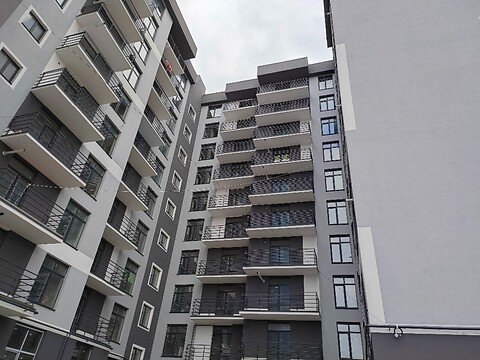 Продается 2-комнатная квартира 70.7 кв. м в Ивано-Франковске, ул. Хмельницкого Богдана