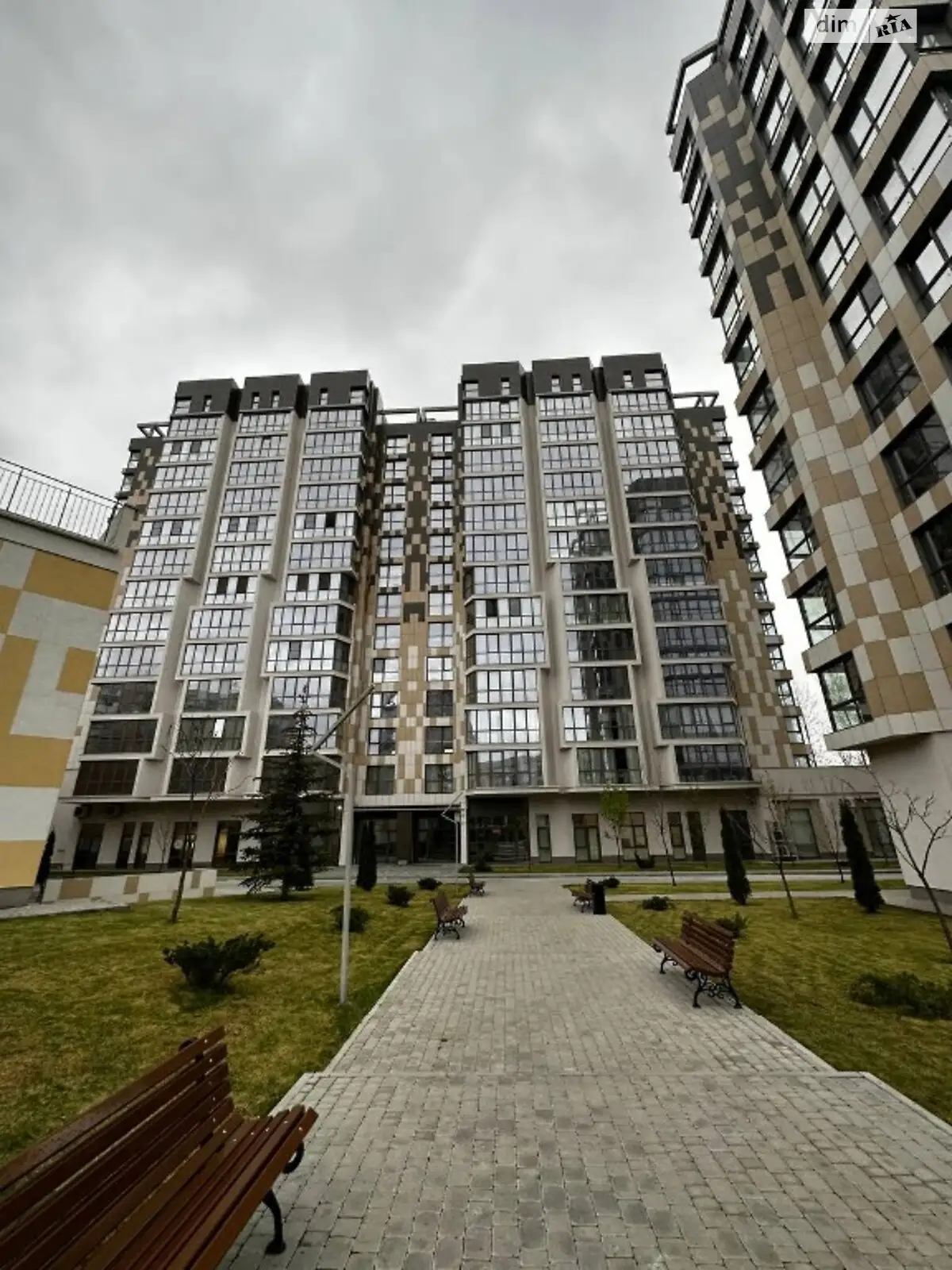 Продается 3-комнатная квартира 132 кв. м в Днепре, просп. Науки(Гагарина)