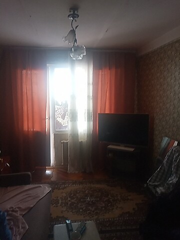 Продается 3-комнатная квартира 62 кв. м в Черновцах, ул. Южно-Окружная