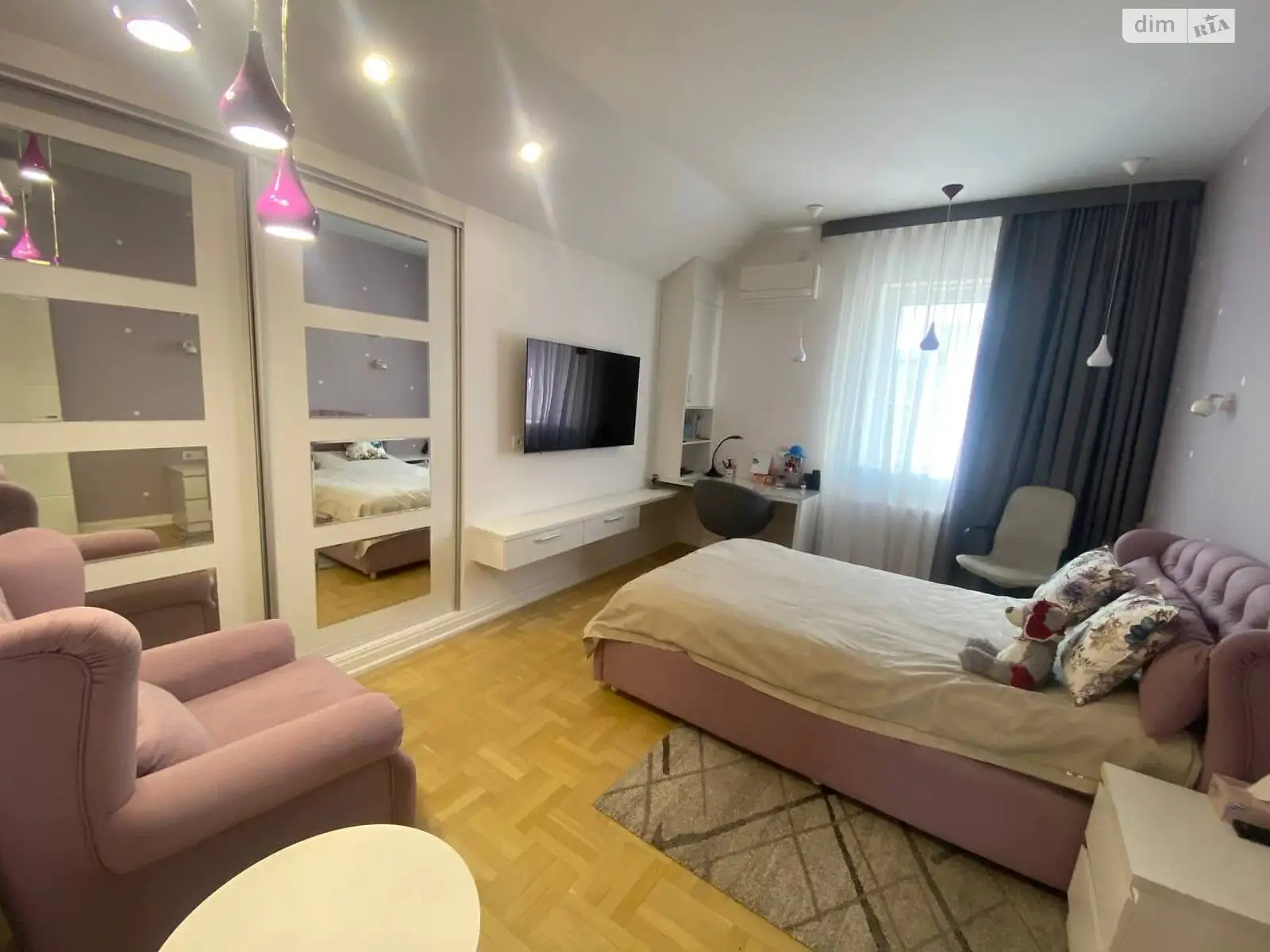 Сдается в аренду дом на 2 этажа 180 кв. м с террасой, цена: 1500 €