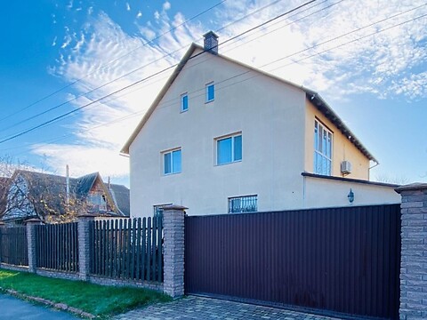 Сдается в аренду дом на 2 этажа 270 кв. м с камином, цена: 1330 $