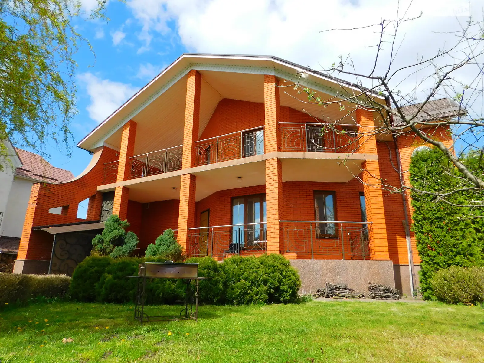 Продается дом на 2 этажа 428.9 кв. м с верандой, цена: 350000 $ - фото 1