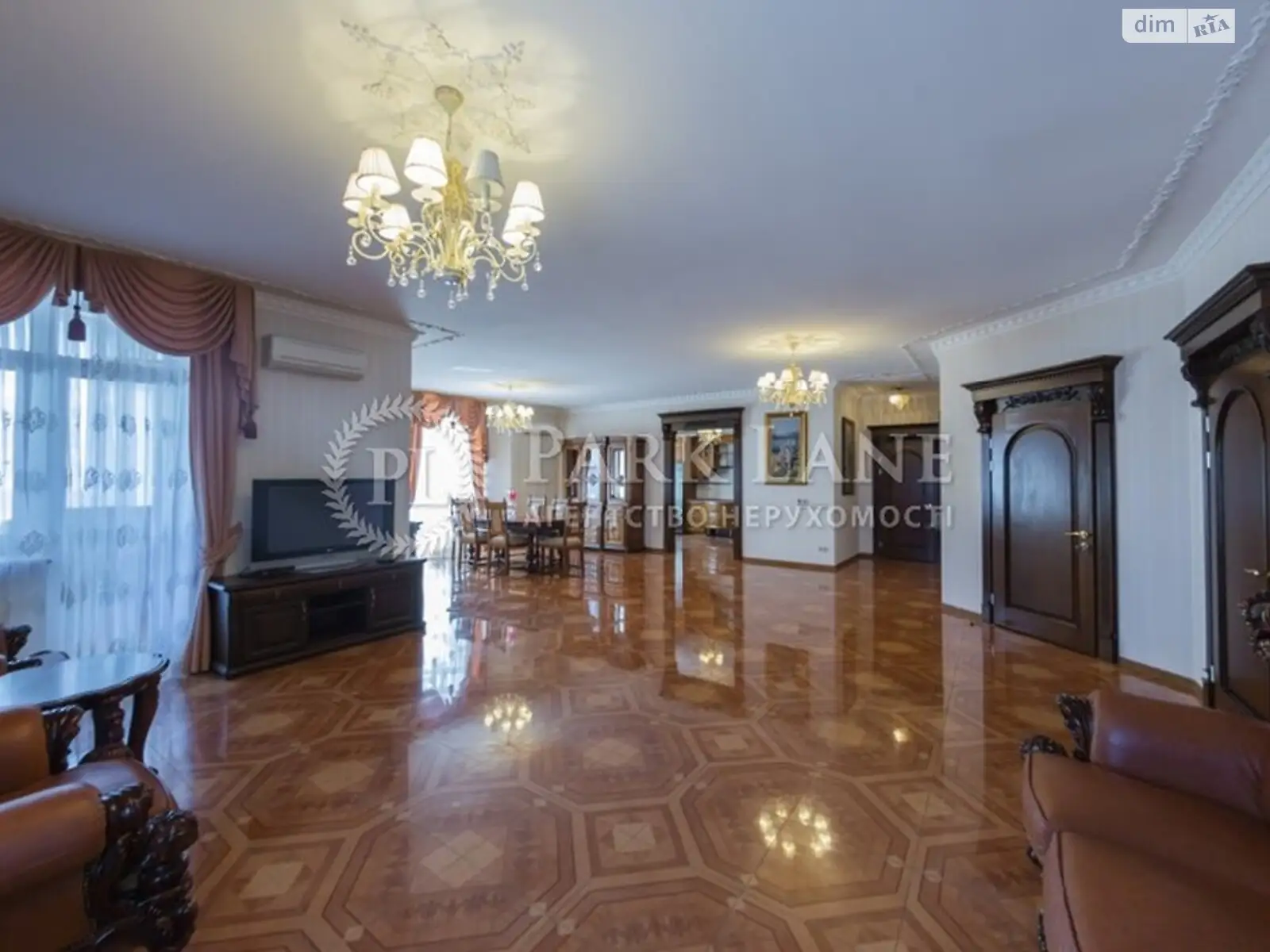 Продается 1-комнатная квартира 172 кв. м в Киеве, ул. Коновальца Евгения, 44А - фото 1