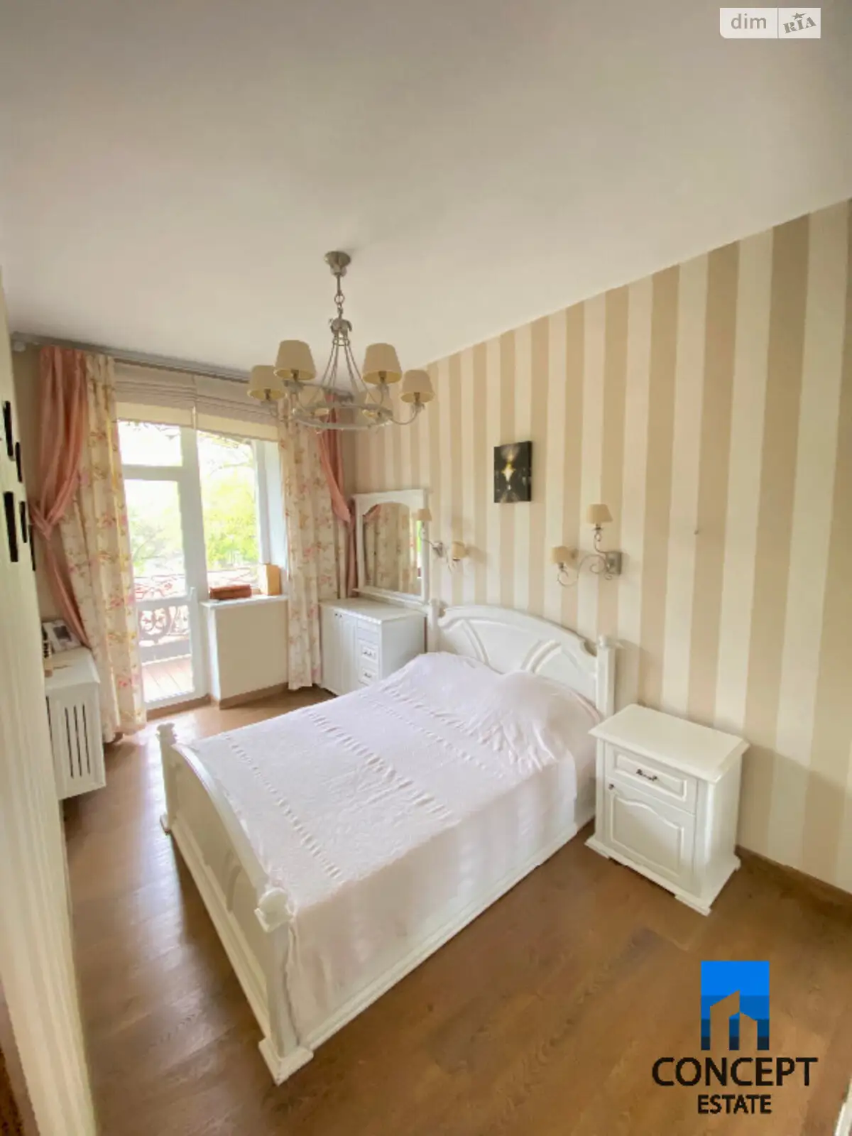 Продается 4-комнатная квартира 99 кв. м в Днепре, пл. Соборная - фото 1