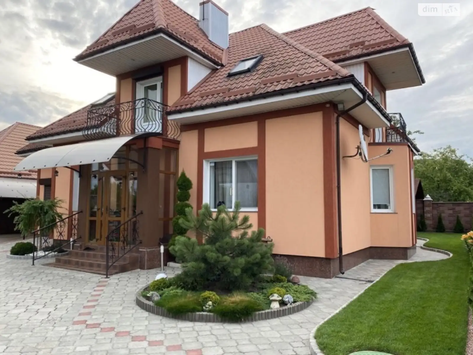 Продається будинок 2 поверховий 200 кв. м з каміном, цена: 200000 $