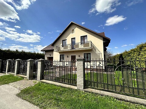 Продається будинок 2 поверховий 208 кв. м з верандою, Львівська 